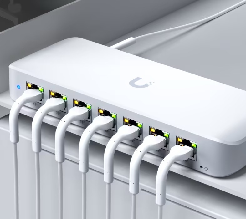 UBNT UniFi Switch Ultra 21oW UBNT UniFi Switch ultra 210W - USW-Ultra-210W 8 Port PoE+ Yönetilebilir Switch - görsel 8